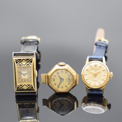 3 Damenarmbanduhren in GG 750/000 & 585/000, Schweiz um 1920 - 1960, 1) Baume & Mercier inGG 750/000, Automatik, Kal. 1218, D. ca. 20 mm, 2) Longines ...
