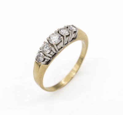 18 kt Gold Brillant-Ring, GG/WG 750/000, schlicht, 5 in WG gefasste Brillanten zus. ca.0.68 ct (grav.) Weiß/si, RW 56, Ringschiene l.verbogen, ca. ...