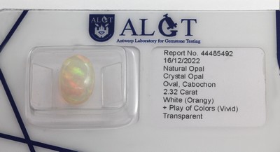 Loser Opal, 2.32 ct, ovaler Cabochon, schönes Farbspiel, eingeschweißt