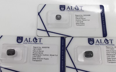 Lot 3 lose Spinelle zus. 6.32 ct, 1 x Cushion-Cut 2.54 ct; 1 x Cushion-Cut 2.52 ct; 1 x Cushion-Cut 2.52 ct, jeder Stein verschweißt und mit ...