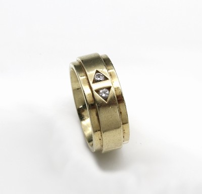 14 kt Gold Diamant-Ring, GG 585/000, ca. 19.1 g, 2 Diamanten zus. ca. 0.13 ct Weiß/si, RW 58.5