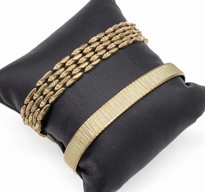 8 kt Gold Konvolut, best. aus: 2 Armbänder,offen gearbeitet, L. jeweils 18.5 cm, Kastenschloß mit Sicherheitsacht, total ca. 40.9 g