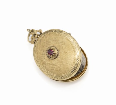 14 kt Gold Medaillon-Anhänger, GG 585/000, sat., mittig ovalfacett. Rubin, Verglasung fehlt, ca. 3.3 x 2.3 cm, aufklappbar