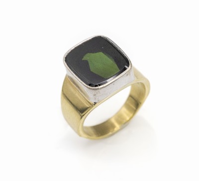 14 kt Gold Turmalin-Ring, GG/WG 585/000, Ringschiene GG, in WG gefasster grüner Turmalin im Bufftop-Schliff, RW 67, ca. 21.9 g