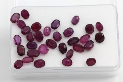 Lot lose ovalfacett. Rubine zus. ca. 18.07 ct, versch. Größen, Farben und Qualitäten
