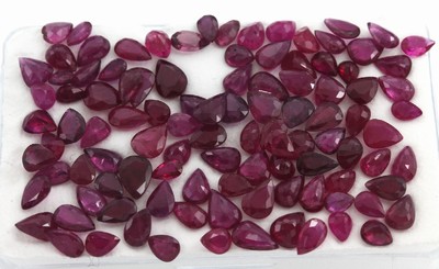 Lot lose Rubine zus. ca. 30.53 ct, facett. Tropfenform, versch. Farben, Größen und Qualitäten