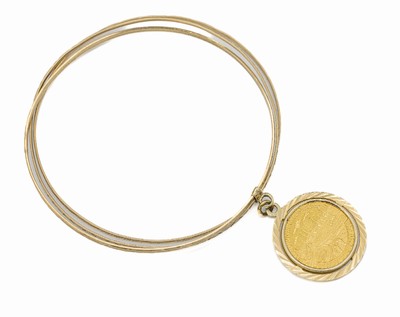 8 kt Gold Armreif mit 14 kt Gold Medaillenanhänger, GG 333/000, 585/000 und 986/000, 3 Armreife, D. ca. 6.6 cm, schlichterAnhänger, GG 585/000, ...