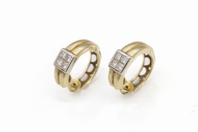 Paar 14 kt Gold Diamant-Ohrcreolen, GG 585/000, schlicht, insg. 8 Princesscut -Diamanten zus. ca. 0.80 ct Weiß/si, ca. 6.3 g, Reinigung empfohlen