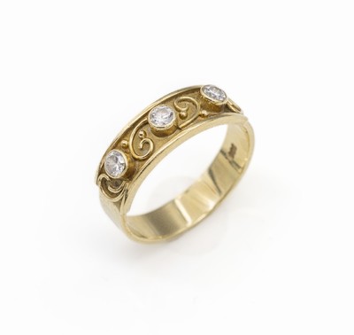 14 kt Gold Ring, GG 585/000, 3 erhaben gefasste Diamantimitationen, geschwungene Elemente aus Golddraht und Granulation, RW 57,ca. 4.8 g