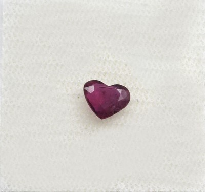 Loser Rubin 0.77 ct, herzförmig, mit Expertise von 06/2021