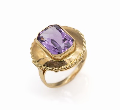 18 kt Gold Amethyst-Ring, GG 750/000, Amethyst im Scherenschliff ca. 5.00 ct, RW 51,ca. 5.2 g