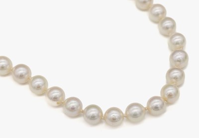 Überlanges Akoyazuchtperl-Collier, D. ca. 8mm, einzeln geknotet, nat. Merkmale, endlos, L. ca. 90 cm