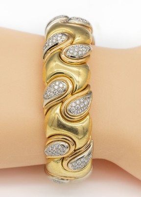 18 kt Gold Brillant-Armspange, GG/WG/RG 750/000, 154 Brillanten zus. ca. 2.46 ct feines Weiß/vs grav., 5.5 x 6.0 cm, ca. 129 g