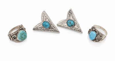 Navajo-Schmuckset, Silber, best. aus: 1 Paar Kragenverzierungen, schraubbar, und 2 Ringe, RW 60 und 67, jeweils mit Türkisen