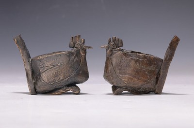 Paar Bronzeskulpturen, monogrammiert E.M. 92 , Paar Hühner, ca. 9 x 11.5 cm