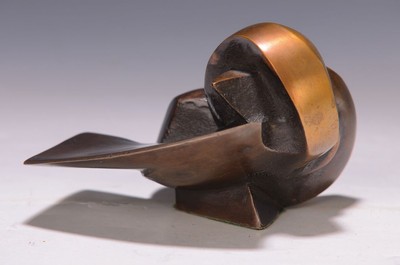 Karl Heinz Deutsch, geb. 1940, zwei Bronzeskulpturen, a. Frauenskulptur, 24 x 11 cm, 14/30, signiert, b. abstr. geom. Figur, monogrammiert HD, ...