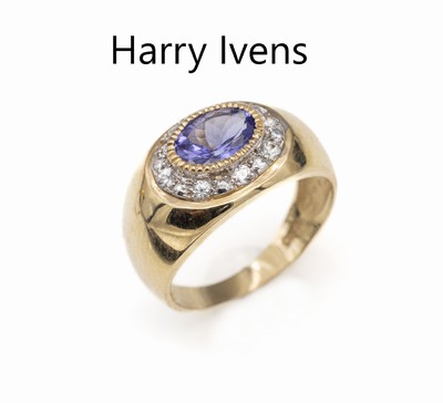 14 kt Gold Tansanit-Diamant-Ring, GG 585/000, mittig ovalfacett. Tansanit, umgeben von 8 kl. Diamanten, RW 60, ca. 6.1 g, Hersteller Harry Ivens