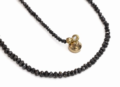 Kette aus facett. schwarzen Diamanten, Magnetschließe GG 585/000, L. ca. 45 cm, Diamanten beh.