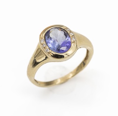 14 kt Gold Tansanit-Brillant-Ring, GG 585/000, mittig ovalfacett. Tansanit, seitl. insg. 6 kl. Brillanten, RW 60, ca. 4.0 g
