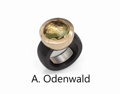 18 kt Gold Lemoncitrin-Ring, Ringschiene Carbon, Kopf GG 750/000, Meistermarke A. Odenwald, rundfacett. Lemoncitrin ca. 10.00 ct, ca. 20 g, RW ...