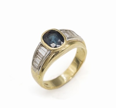 18 kt Gold Saphir-Diamant-Ring, GG 750/000,ovalfacett. Saphir ca. 1.30 ct, Ringschultern mit je 4 Diamantbaguettes zus. ca. 0.60 ct Weiß/si, RW 52, ...