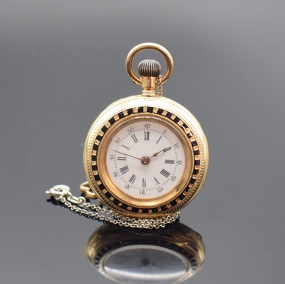 Offene Damentaschenuhr in Roségold 585/000, Schweiz um 1880, graviertes & schwarz emailliertes Geh., Email besch., verg. Cuv., Emailzifferbl. riss., ...