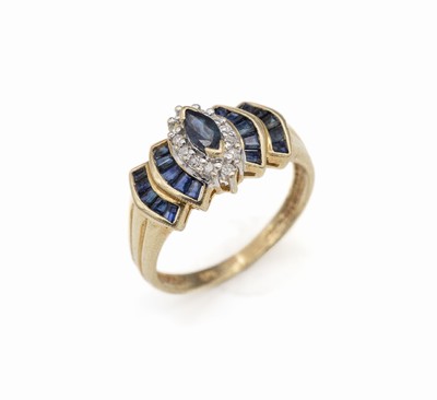 10 kt Gold Saphir-Diamant-Ring, GG/WG 416/000, Saphir-Navette und -Trapeze zus. ca. 1.00 ct, 12 8/8-Diamanten zus. ca. 0.10 ct Weiß/si, RW 57, ...