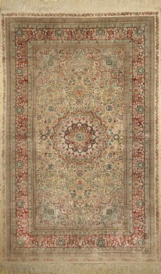 Hereke Seide fein, China, ca. 40 Jahre, reine Naturseide, ca. 245 x 157 cm, ca. 1,0 Mio. Kn/qm, EHZ: 1-2
