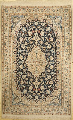 Nain fein(9 La), Persien, um 1960, Korkwolle mit Seide, ca. 195 x 127 cm, EHZ: 2,(Mottenfrass am Rand)