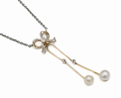 Diamant-Jugendstilcollier, um 1900, GG 585/000 und Platin, Schleifendekor, Diamanten zus. ca. 0.15 ct Weiß/si-p1, 2 Orientperlen, L. ca. 44 cm, ...