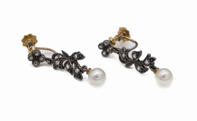 Paar 18 kt Gold Diamant-Ohrschrauben, um 1890, GG 750/000 und Silber, Diamant-Rosen zus. ca. 0.25 ct Weiß/si-p, Brisuren sek., L. ca. 2.5 cm
