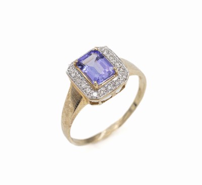 9 kt Gold Tansanit-Brillant-Ring, GG/WG 375/000, rechteckiger Ringkopf bes. mit einem Tansanit im Scherenschliff ca. 0.80 ct, umgeben von Brillanten ...