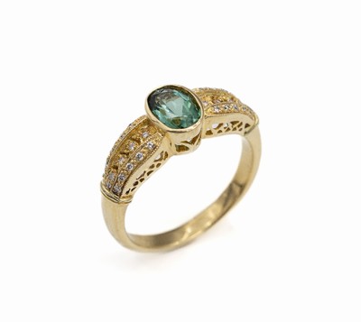 18 kt Gold Turmalin-Brillant-Ring, GG 750/000, ovalfacett. Turmalin ca. 0.60 ct, umgeben von Brillanten zus. ca. 0.50 ct Weiß/vvs-vs, RW 54