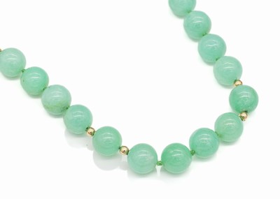 Chrysopraskugelkette, Zwischenglieder und Schließe aus GG 585/000, Chrysopraskugeln D. ca. 12 mm, L. ca. 62.5 cm