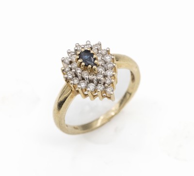 14 kt Gold Saphir-Brillant-Ring, GG/WG 585/000, tropfenförmiger Ringkopf bes. mit einem Saphir ca. 0.15 ct, umgeben von Brillanten zus. ca. 0.60 ct ...