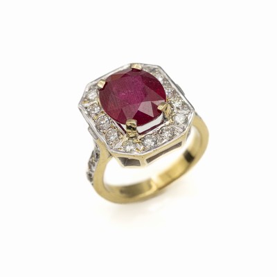 18 kt Gold Rubin-Brillant-Ring, GG 750/000, ovalfacett. Rubin (beh.) ca. 7.88 ct, 14 Brillanten zus. ca. 1.50 ct Weiß- l.get.Weiß/p, ca. 14.1 g, ...