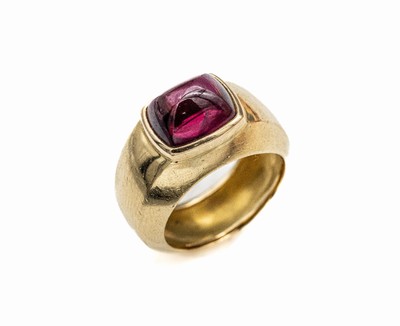 18 kt Gold Rhodolith-Ring, GG 750/000, massive Ausf., hoher Rhodolith-Cabochon ca. 5.0 ct, RW 59, ca. 20.8 g