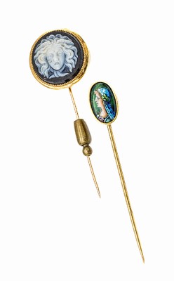 Konvolut 2 18 kt Gold Krawattennadeln, GG 750/000, gepr., 1 x Frankreich um 1920, Limoges, Email a la bosse, Kontraemail, Darstellung einer ...