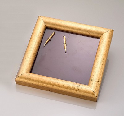 2 18 kt Gold Zahnstocher, GG 750/000, 1930er Jahre, Meistermarke unleserlich, satiniert, Schieber und Abschluß mit Farbsteincabochons, Schieber ...