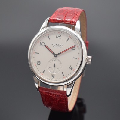 NOMOS GLASHÜTTE Herrenarmbanduhr Modell CLUB, Automatik, Deutschland um 2008, Edelstahlgeh. inkl. Lederband m. orig. Dornschl., Boden verschr., Anz. ...