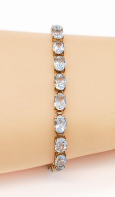 14 kt Gold Topas-Armband, GG 585/000, 21 ovalfacett. Topase zus. ca. 20.0 ct, (beh.), L. ca. 18 cm, Kastenschloß mit Sicherheitsacht, ca. 10.5 g