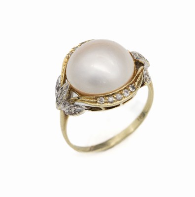 14 kt Gold Diamant-Mabeperl-Ring, GG/WG 585/000, Mabeperle D. ca. 13 mm, 18 Diamanten zus. ca. 0.10 ct get. Weiß/si, ca. 5.3 g, RW 57