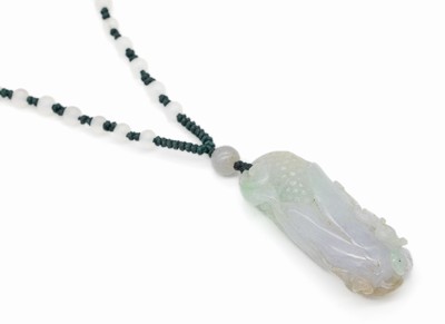 Handschmeichler aus Jade, geschnitten, geschliffen und poliert, reiche Glückssymbolik, L ca. 5 cm