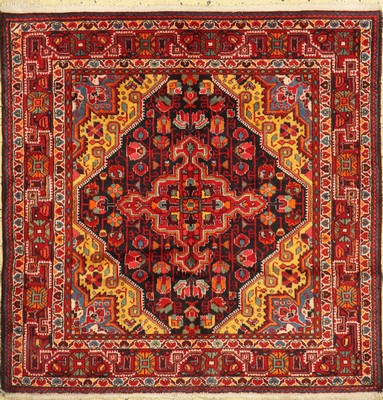 Toyserkan, Persien, ca. 50 Jahre, Wolle aufBaumwolle, ca. 133 x 133 cm, kleine Mottenfraßstelle, EHZ: 1-2(gereinigt)
