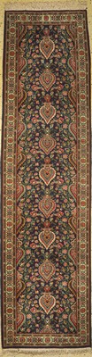 Täbriz, Indien, ca. 50 Jahre, Wolle auf Baumwolle, ca. 340 x 90 cm, EHZ: 1-2