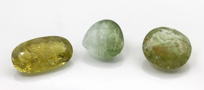 Konvolut 3 lose Turmaline (Paraiba): 1 x 8.32 ct, tropfenförm. facett., green; 1 x 10.26 ct, ovalfacett., green; 1 x 9.70 ct, ovalfacett., green, ...