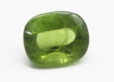 Loser Peridot-Cabochon ca. 44.05 ct, ca. 22 x 19 x 13 mm