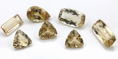 Lot 7 lose Goldberylle zus. 19.5 ct, versch. Schliffformen: Triangel, Baguette, Rechteck, Tropfen