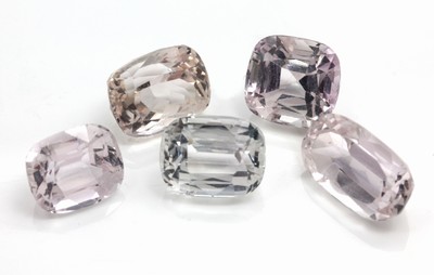 Lot 5 lose Kunzite zus. ca. 33.4 ct, versch. Schliffformen