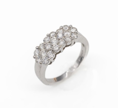 18 kt gold Brillant-Ring, WG 750/000, 19 Brillanten zus. ca. 1.10 ct feines Weiß-Weiß/vs-si, ca. 4.7 g, RW 53
